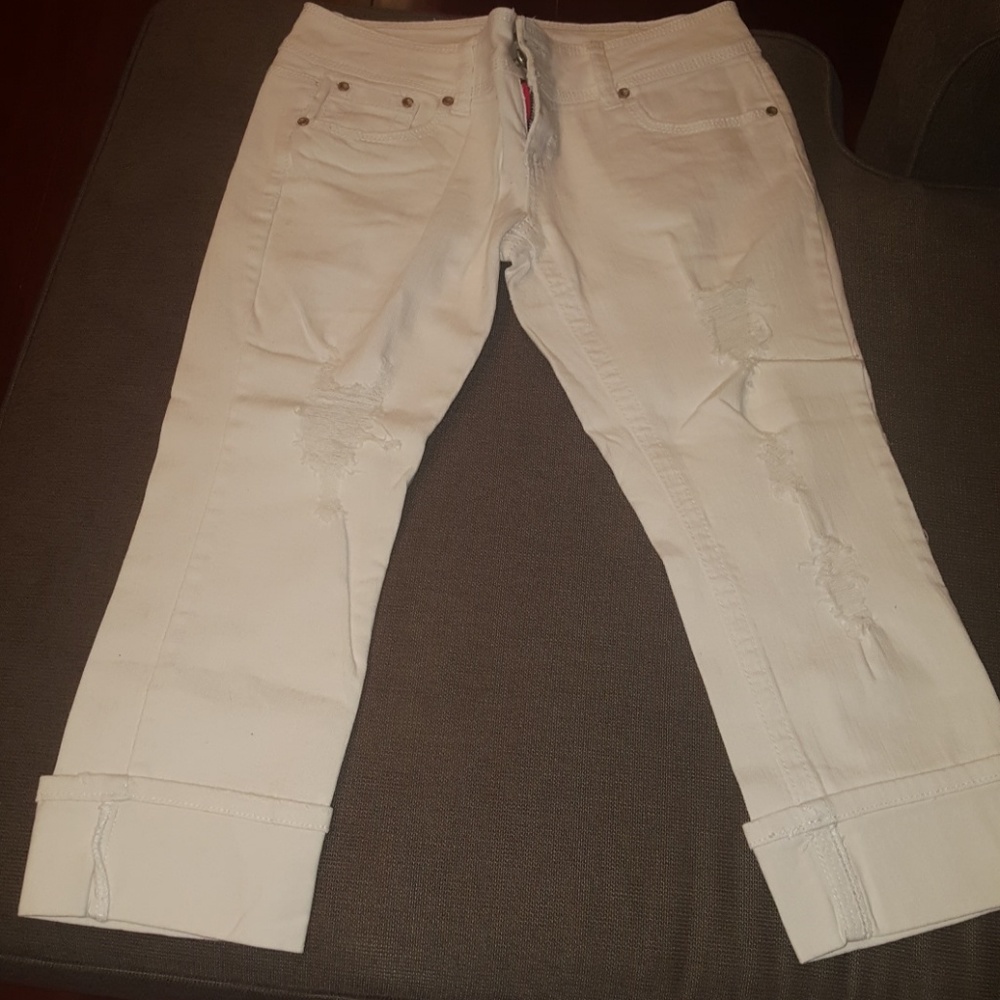 Ripped/distress white cropped skinny jeans